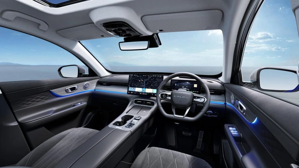 Smart Features in the Tiggo 8 CSH: From AR HUD to 14 ADAS Systems-image